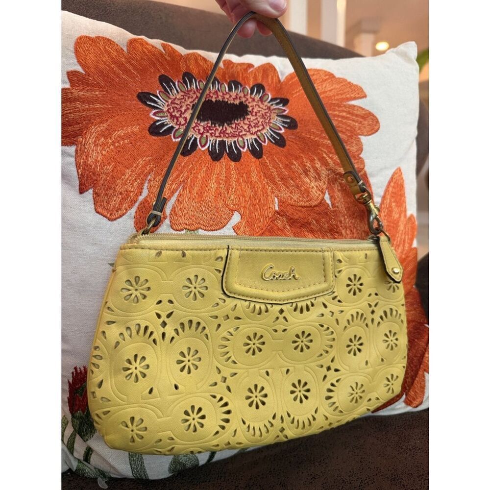 Coach Ashley Daisy Lace leather laser cut large wristlet bag yellow 2010’s VGUC